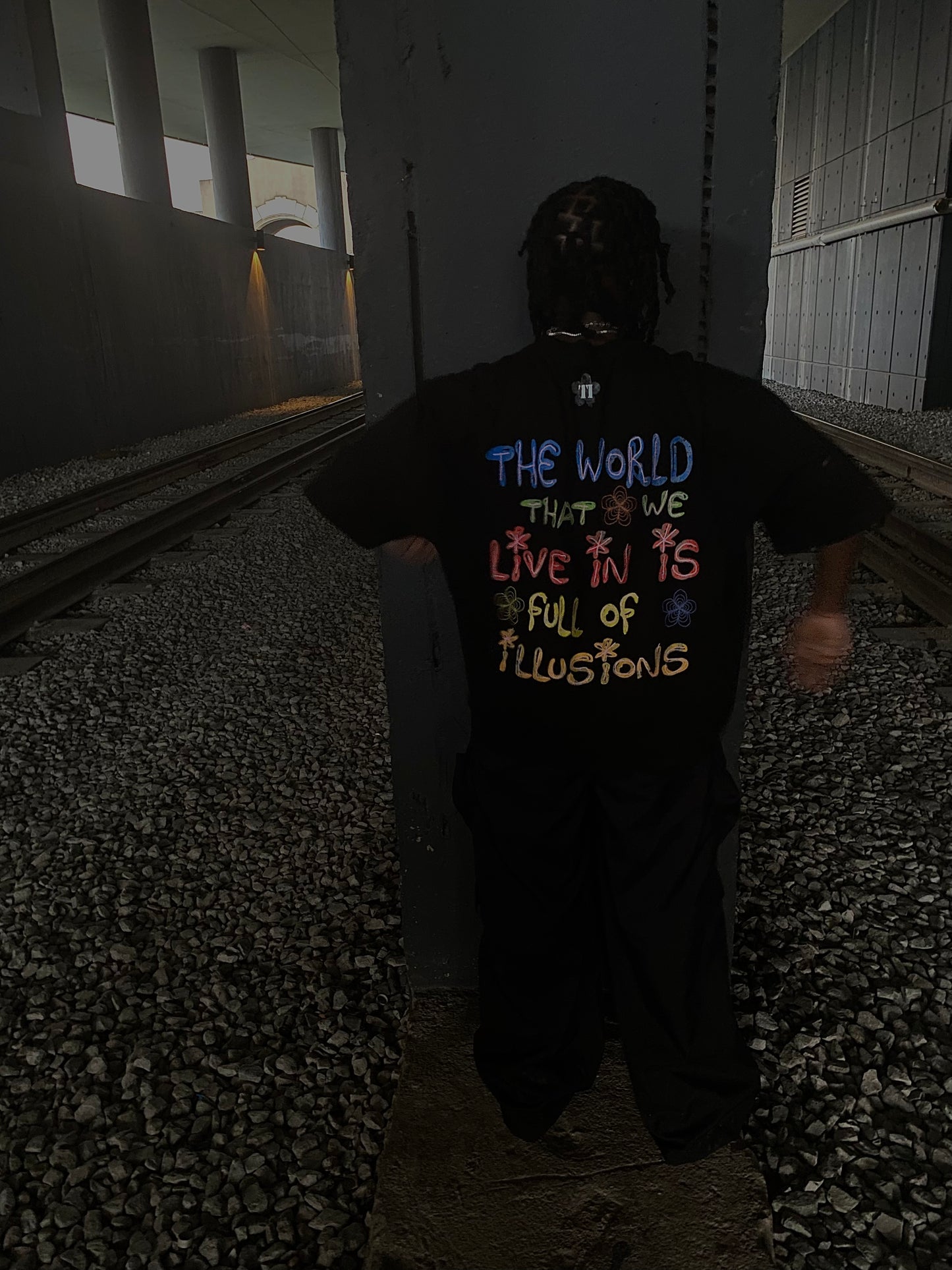 BLACK MULTI COLOR TEE