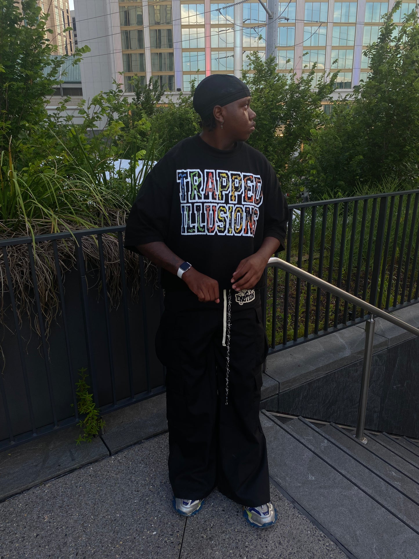 BLACK MULTI COLOR TEE